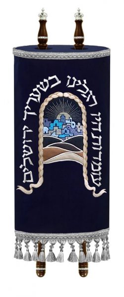 Torah Mantle Omdot Hayu